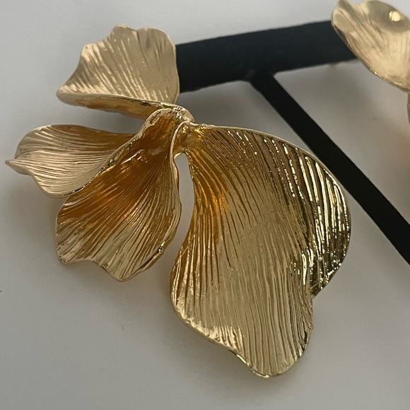 Nicholls Jewellery Gold Leaf Statement Earrings UK Designer Botanical - Picture 6 of 9